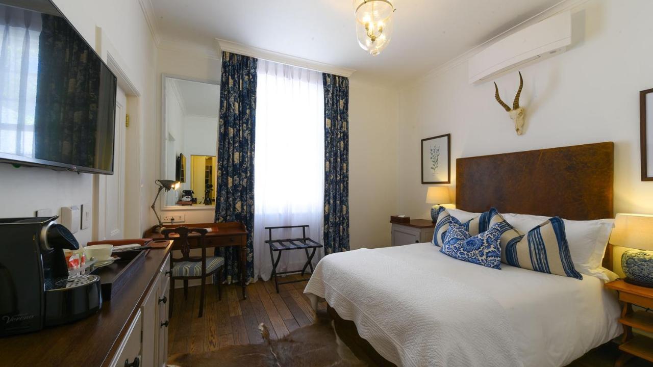 ドロスディー ホテル Graaff-Reinet エクステリア 写真 A room at the hotel