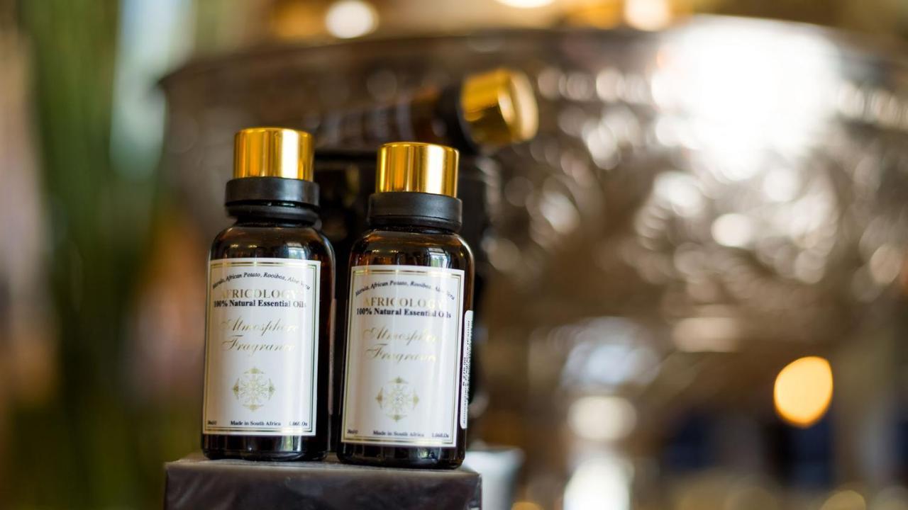 ドロスディー ホテル Graaff-Reinet エクステリア 写真 Essential oil bottles