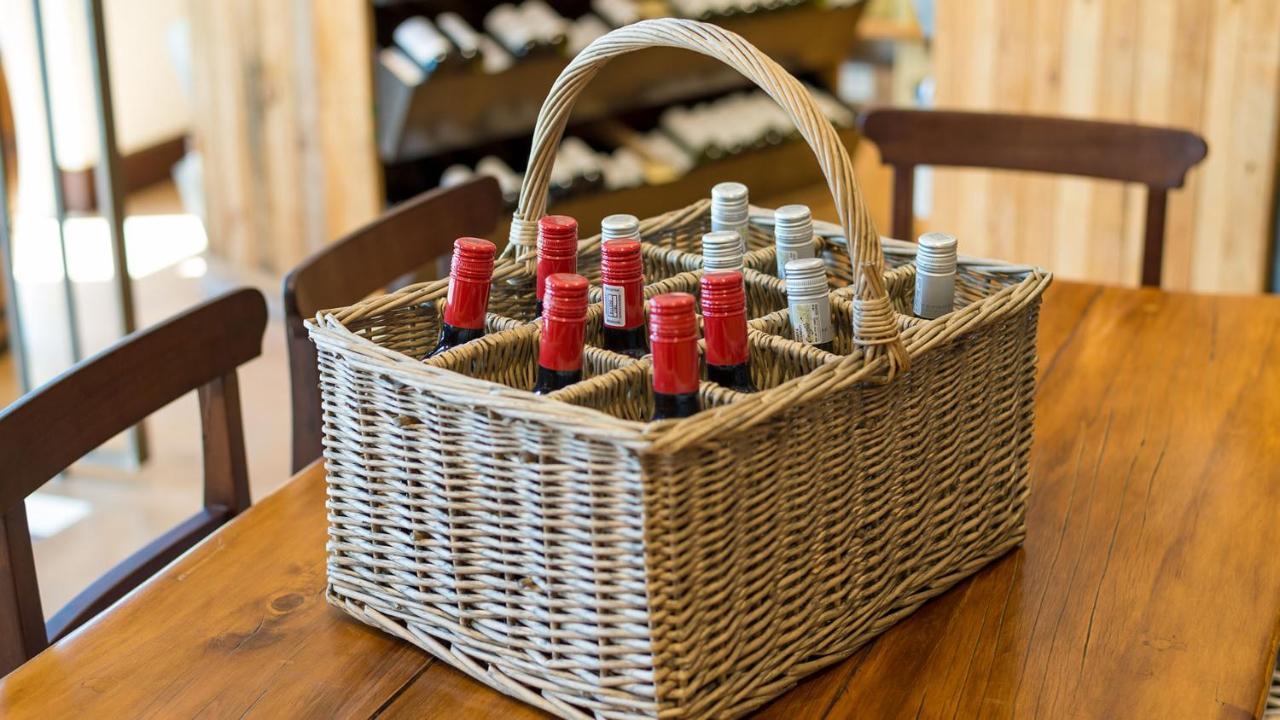 ドロスディー ホテル Graaff-Reinet エクステリア 写真 A wine carrier