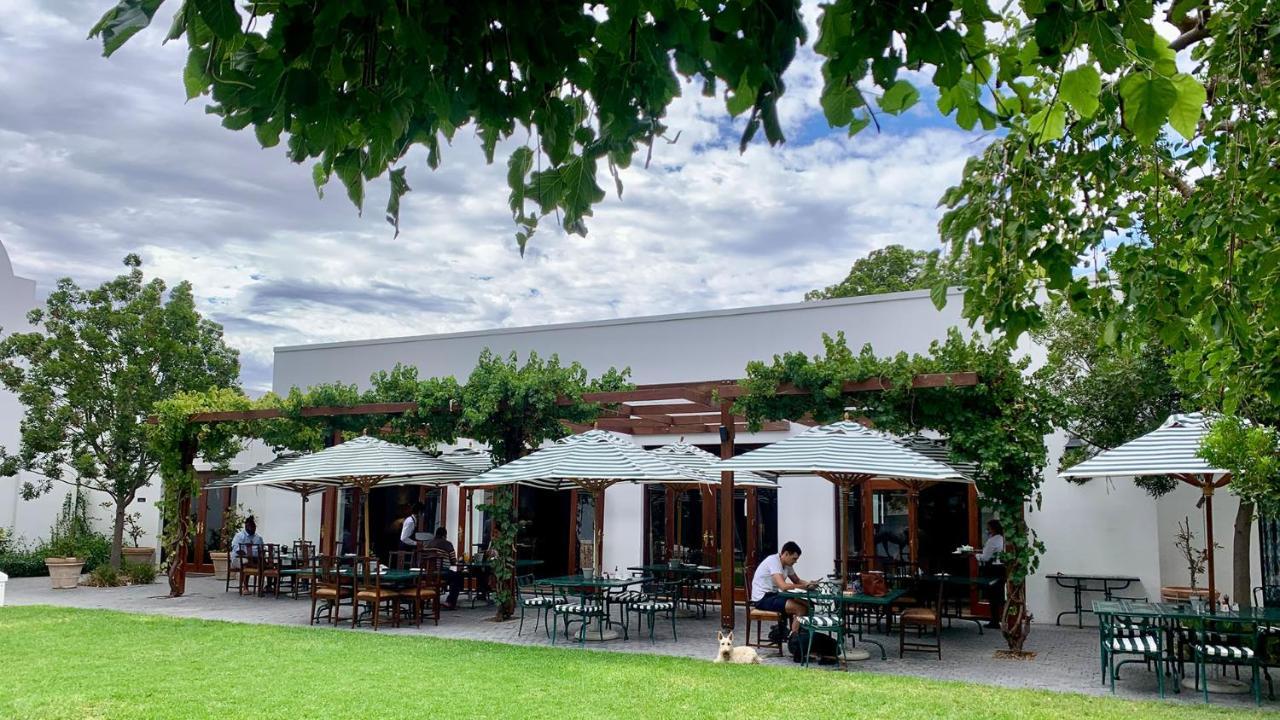 ドロスディー ホテル Graaff-Reinet エクステリア 写真 The café at the National Gallery, London
