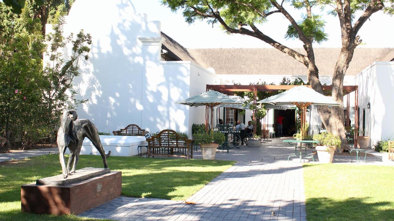 ドロスディー ホテル Graaff-Reinet エクステリア 写真 The restaurant at the Stellenbosch University Faculty of Art