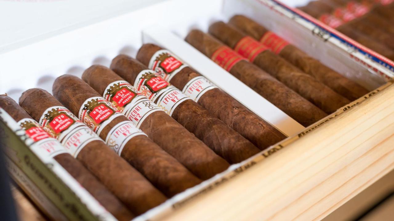 ドロスディー ホテル Graaff-Reinet エクステリア 写真 A box of cigars