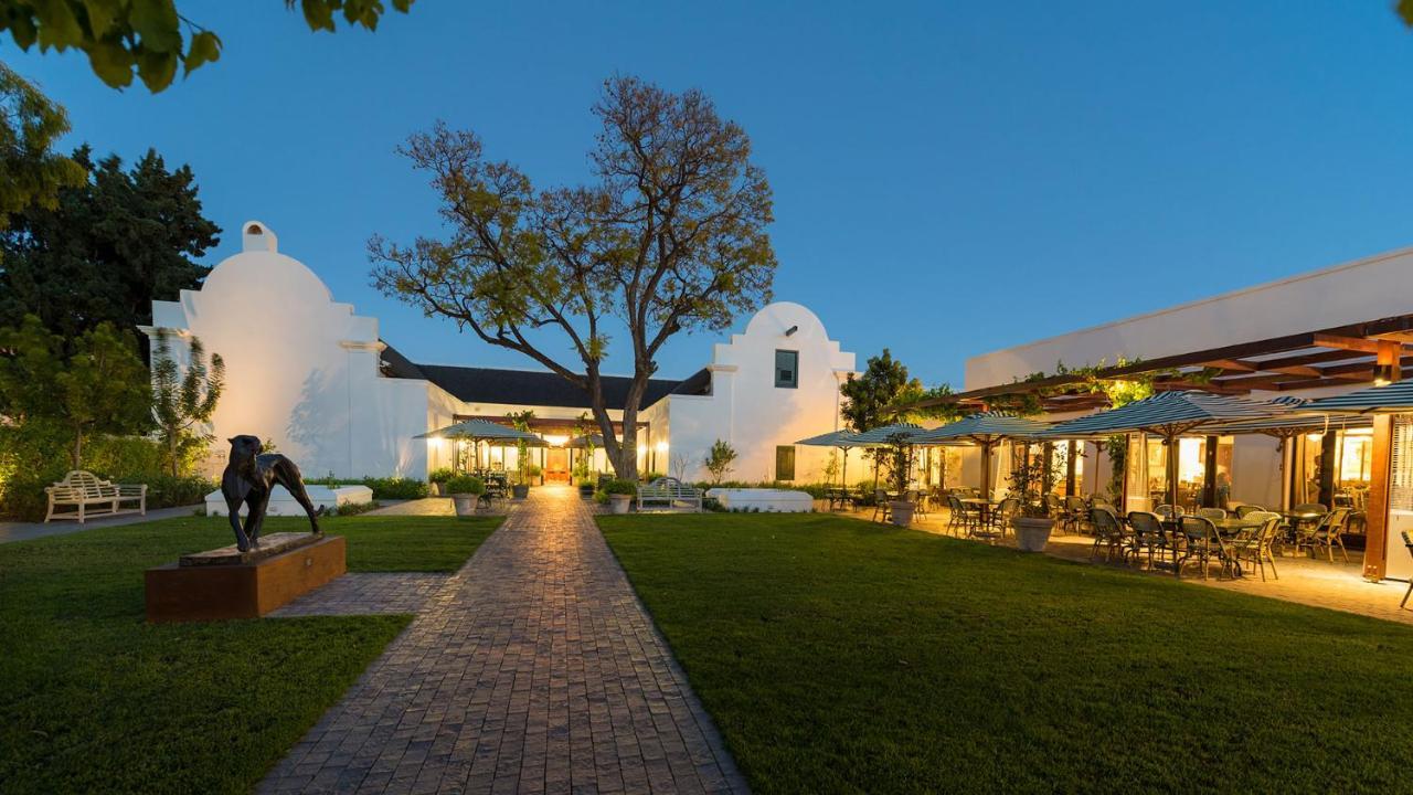 ドロスディー ホテル Graaff-Reinet エクステリア 写真 The restaurant at the Stellenbosch University campus