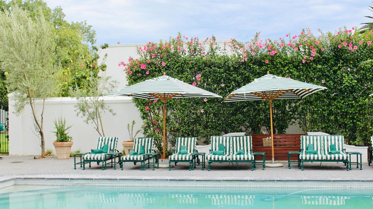 ドロスディー ホテル Graaff-Reinet エクステリア 写真 The pool at the Hotel Bel-Air