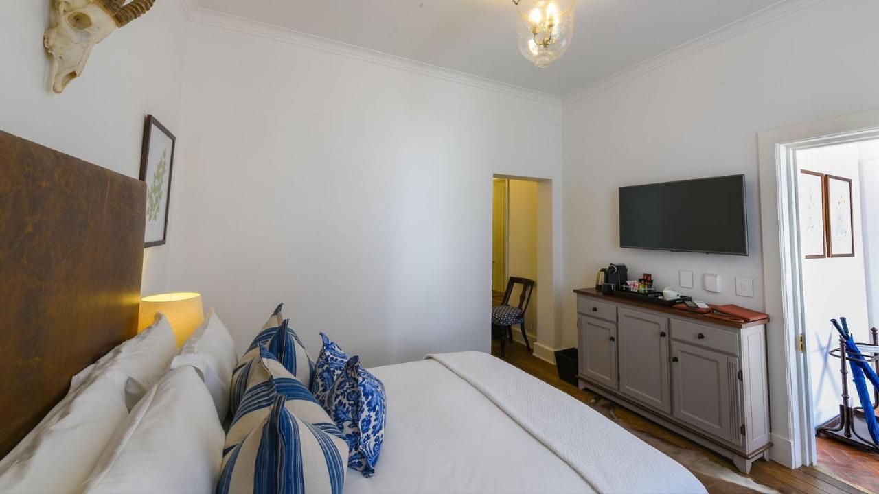 ドロスディー ホテル Graaff-Reinet エクステリア 写真 A room at the hotel