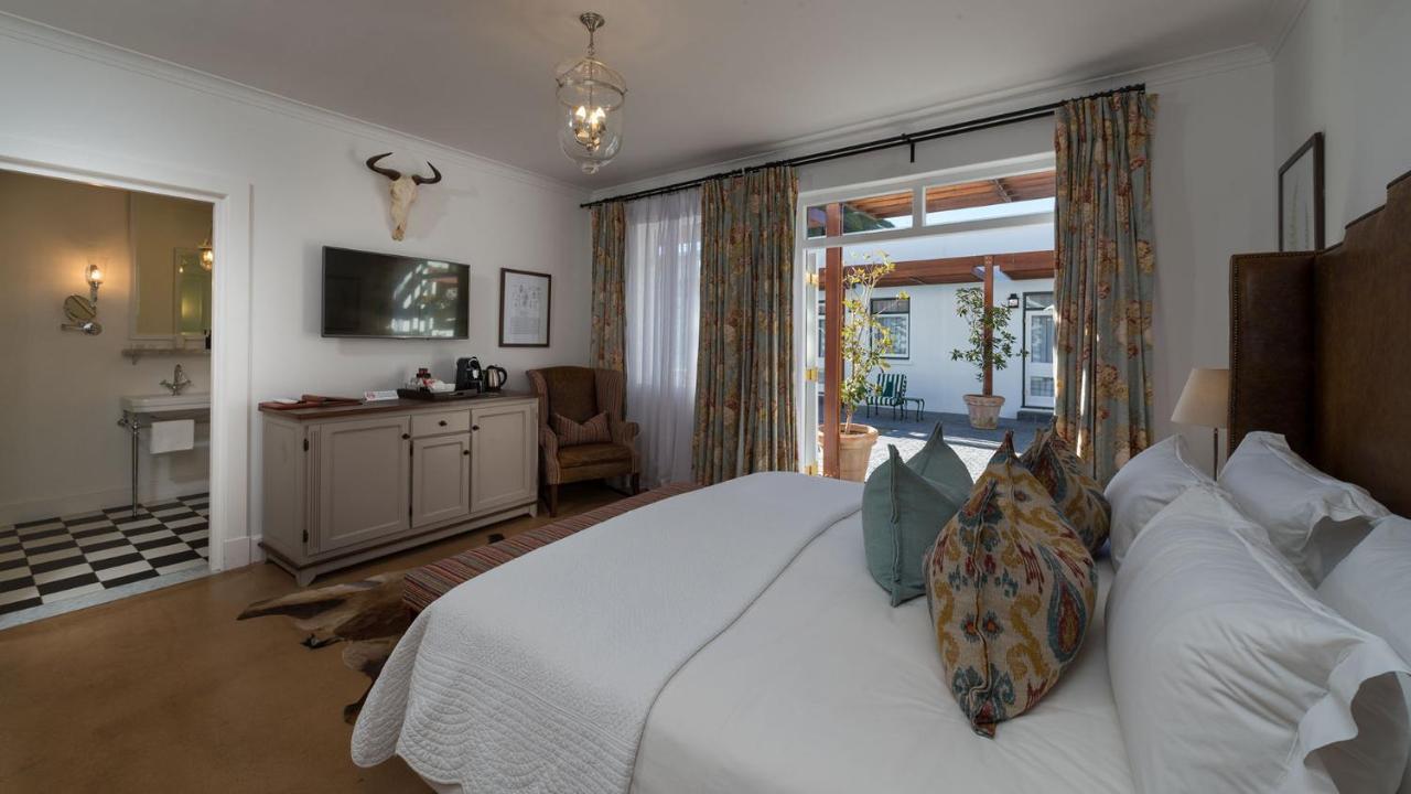 ドロスディー ホテル Graaff-Reinet エクステリア 写真 A bedroom at the Cape Heritage