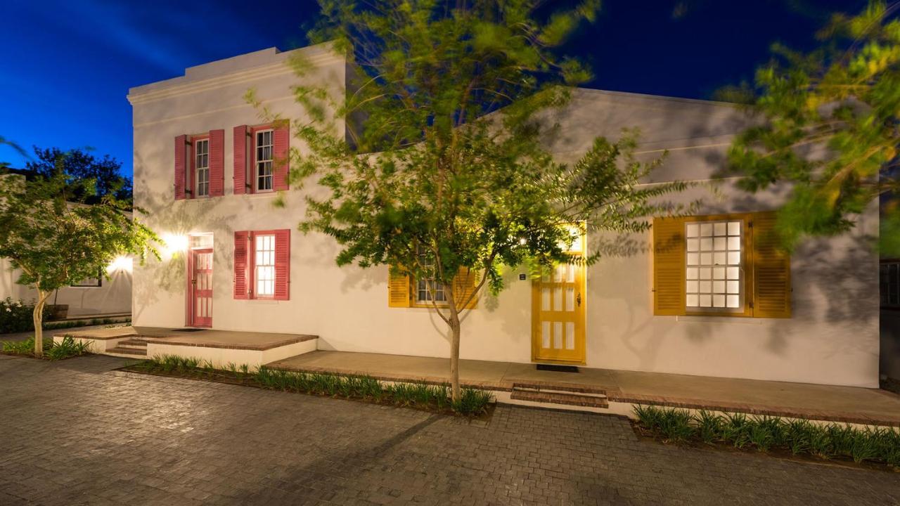 ドロスディー ホテル Graaff-Reinet エクステリア 写真 The historic house of the family of the writer, in the city of San Cristóbal de Las Casas, Chiapas.