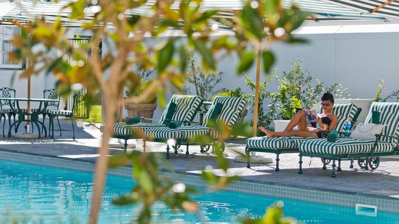 ドロスディー ホテル Graaff-Reinet エクステリア 写真 The pool at the Beverly Hills Hotel