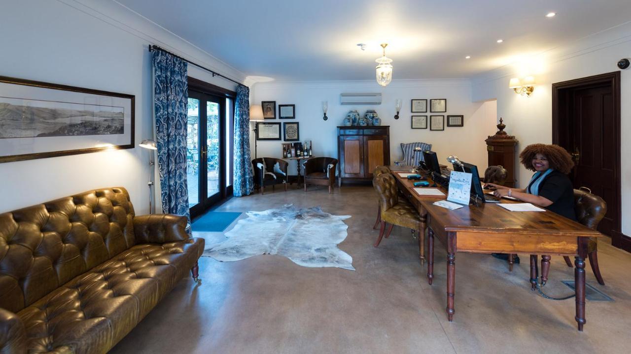 ドロスディー ホテル Graaff-Reinet エクステリア 写真 The interior of the club