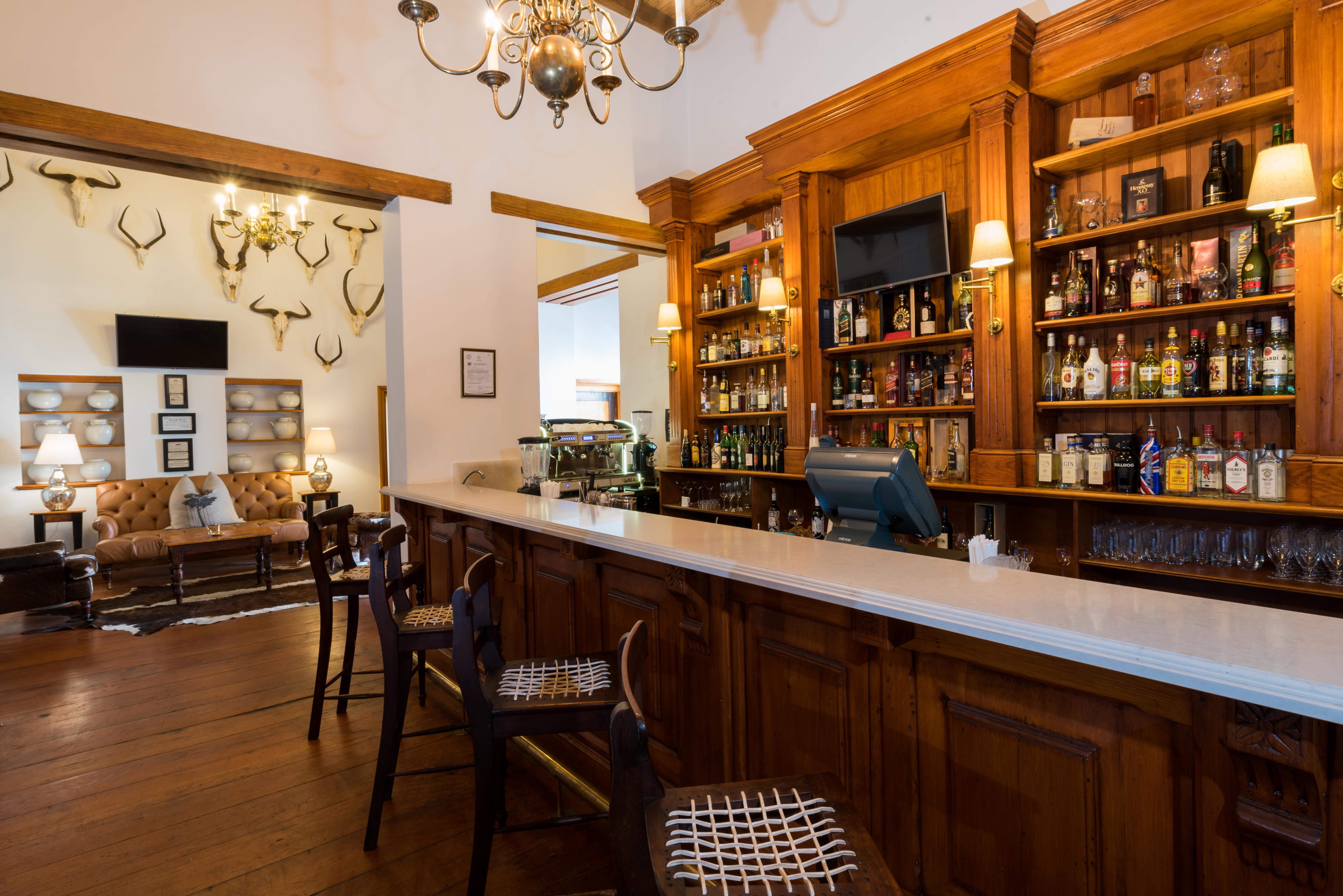 ドロスディー ホテル Graaff-Reinet エクステリア 写真 The bar at the hotel