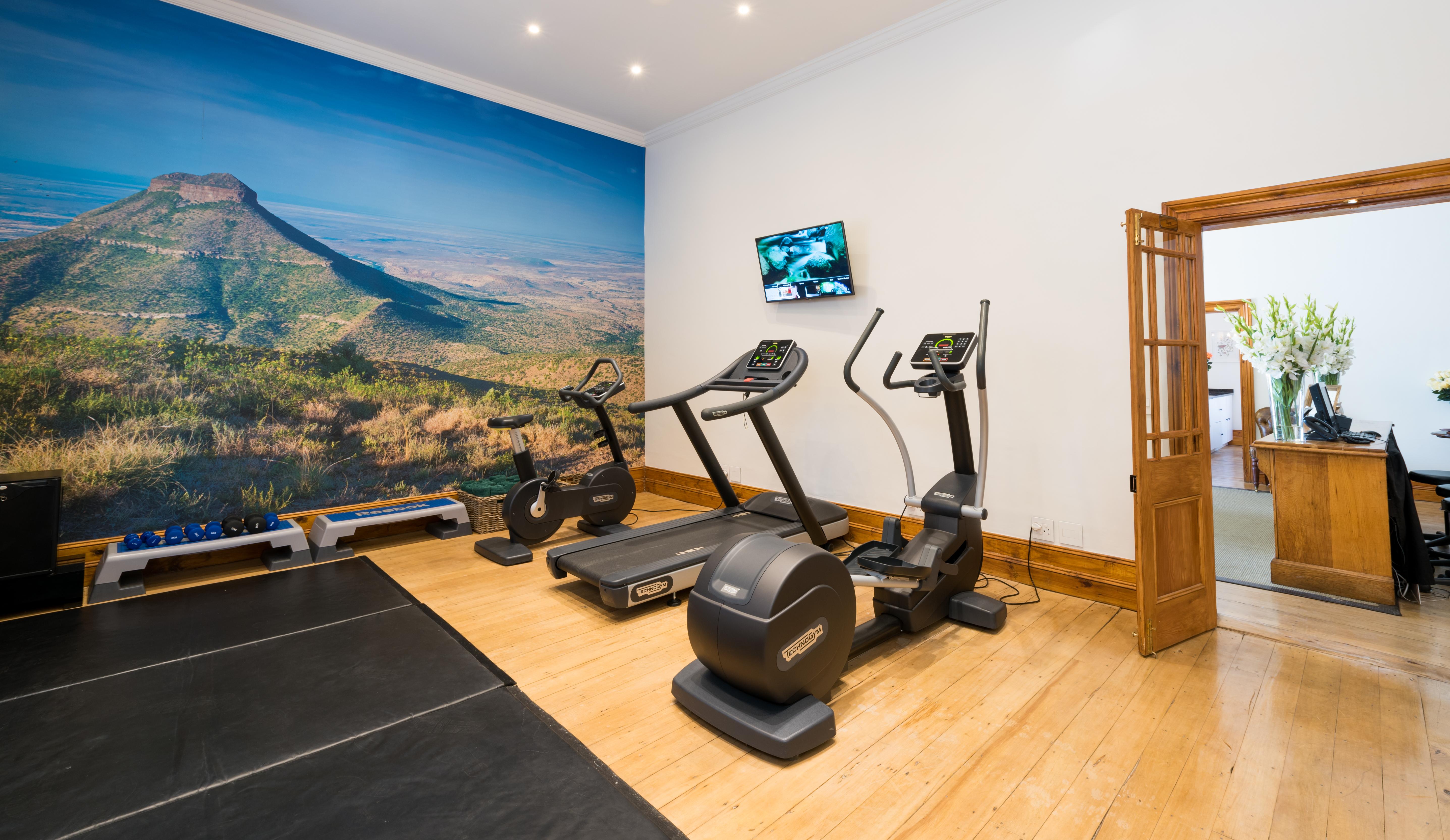 ドロスディー ホテル Graaff-Reinet エクステリア 写真 The gym at the hotel