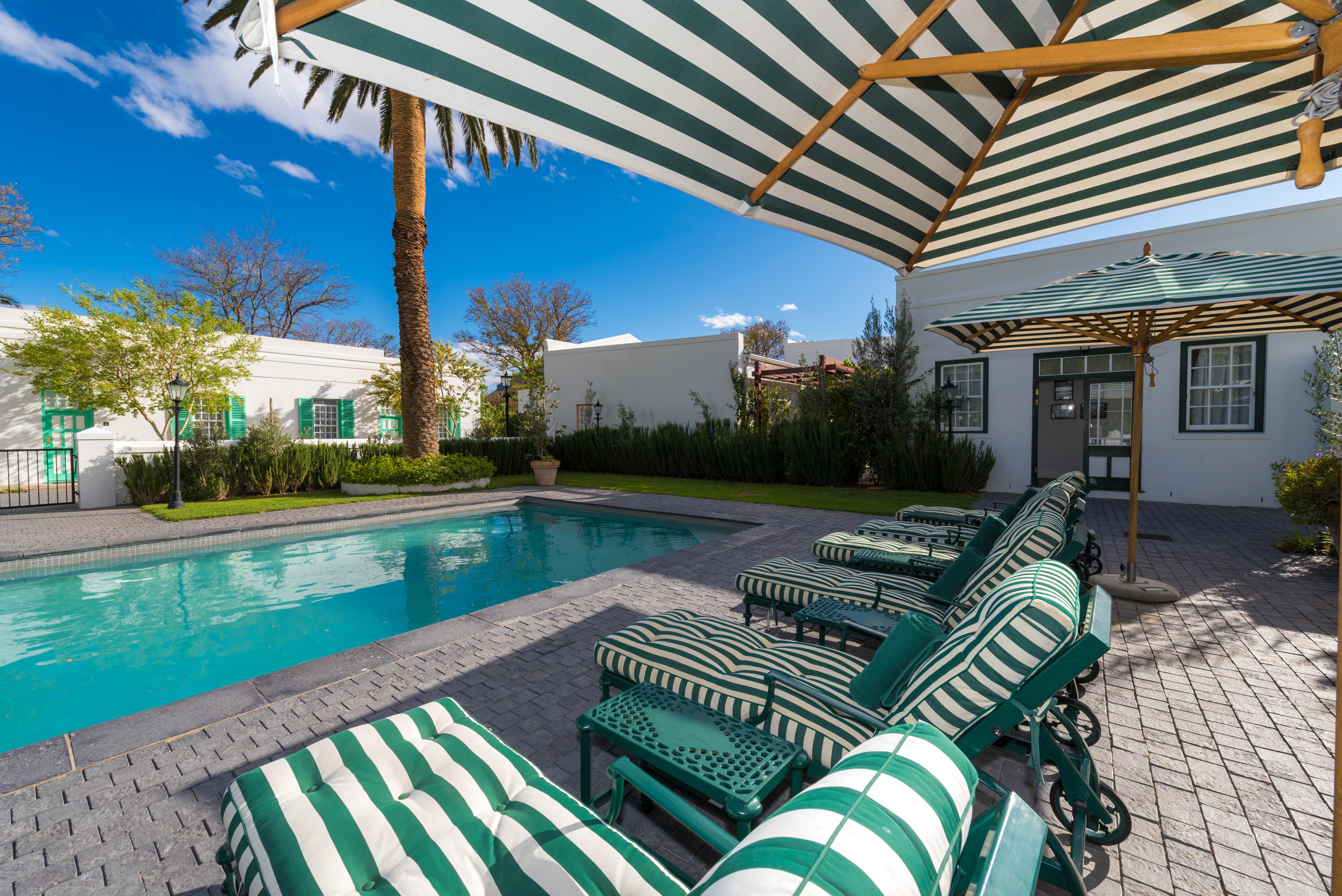 ドロスディー ホテル Graaff-Reinet エクステリア 写真 The pool at the Ace Hotel in Palm Springs